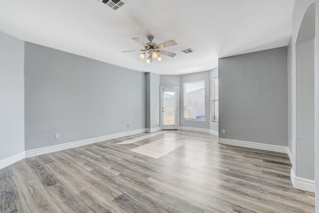 Building Photo - MASSIVE 5 BEDROOM, 2 STORY HOME IN DESIRABLE RHODES RANCH GOLF COURSE COMMUNITY!