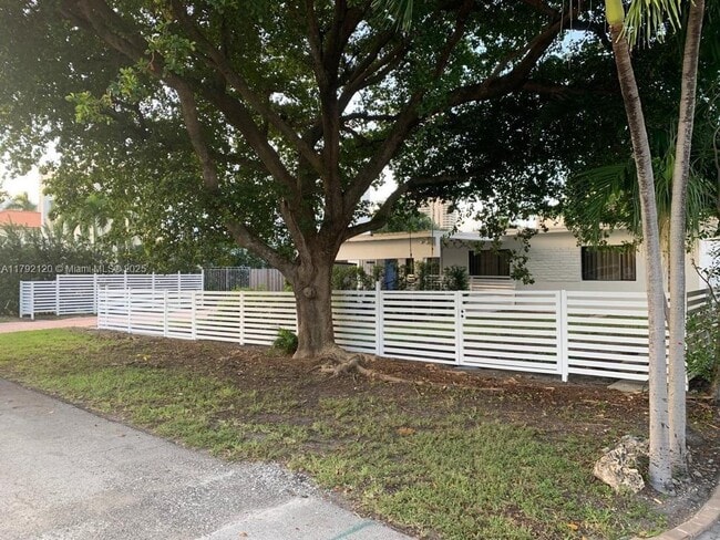 Building Photo - 245 189th Terrace