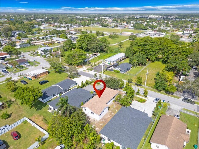 Building Photo - 667 NW 14th St