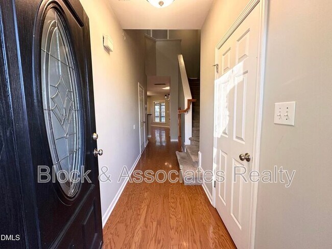 Building Photo - 27 Great View Ct