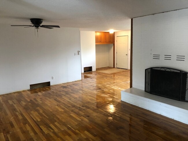 Building Photo - 1801 Siskiyou Blvd