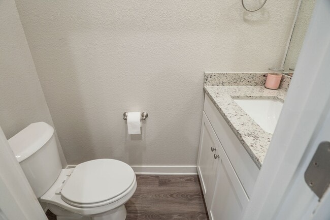 Building Photo - 2 bedroom 2.5 bath home located in Fayetteville, AR