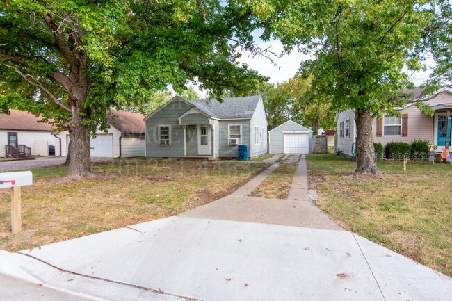 Building Photo - 2 Bedroom 1 Bath