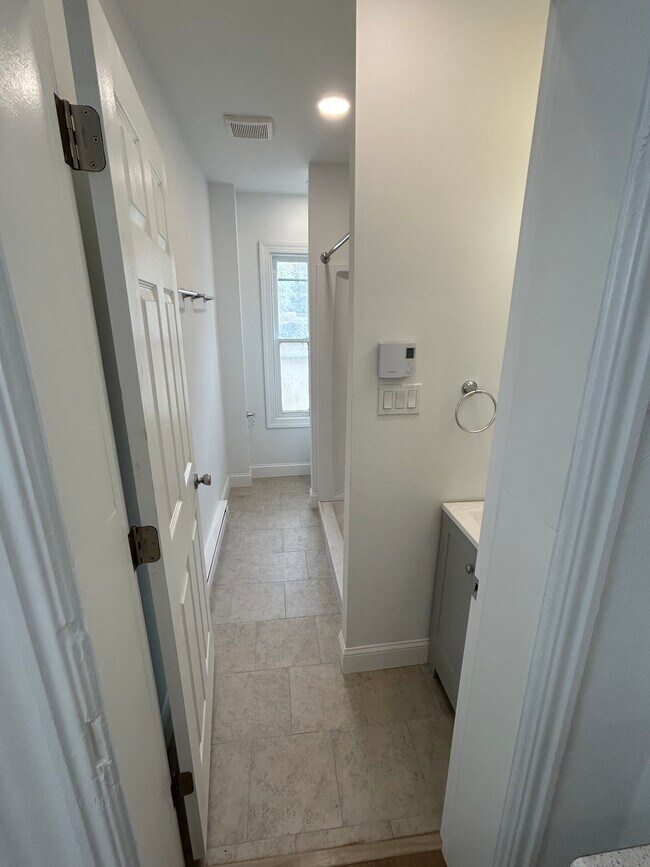 Building Photo - 411 School St