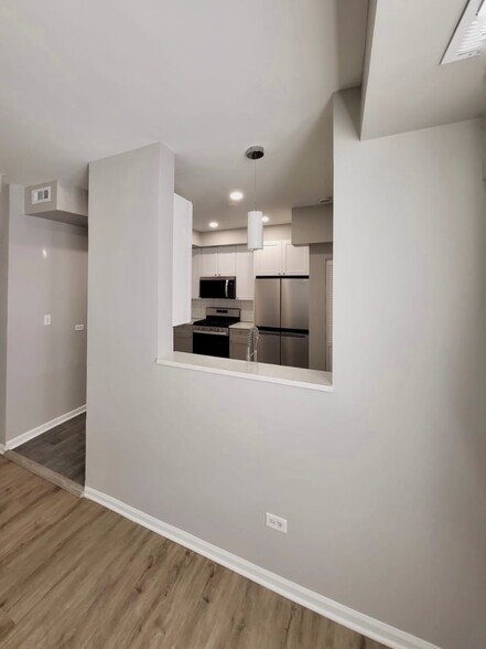 Building Photo - 5736 S King Dr