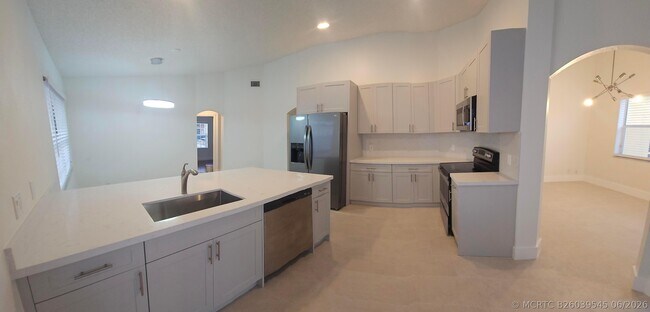 Building Photo - 10780 Cypress Lake Terrace