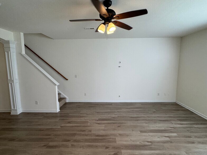 Building Photo - 6718 Sequoia Hills Dr
