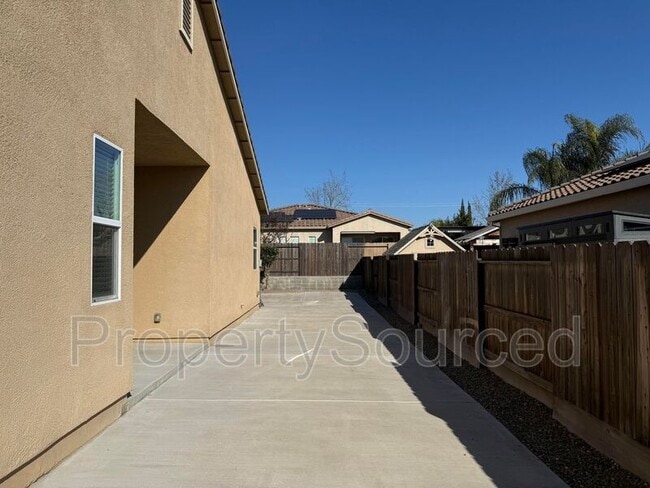 Building Photo - 1073 Kumara St