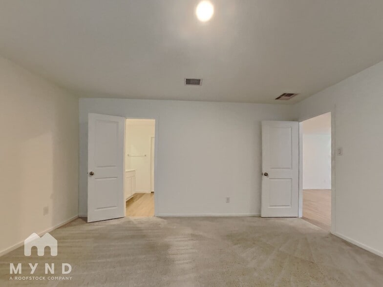 Building Photo - 21645 Balzola Ln