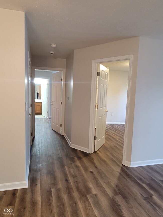 Building Photo - 9820 Legends Creek Dr