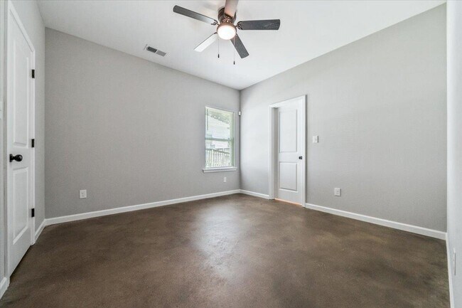 Building Photo - 2844 Nathan Ave