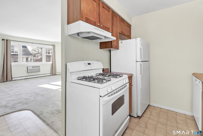 Building Photo - 100 Silliman St