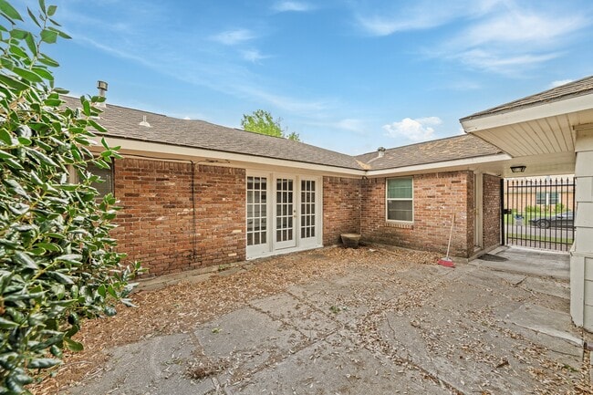 Building Photo - 4501 Willowbend Blvd