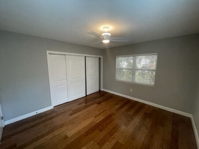 Building Photo - 2 BR/2 BA Beautifully Updated Home in Semi...