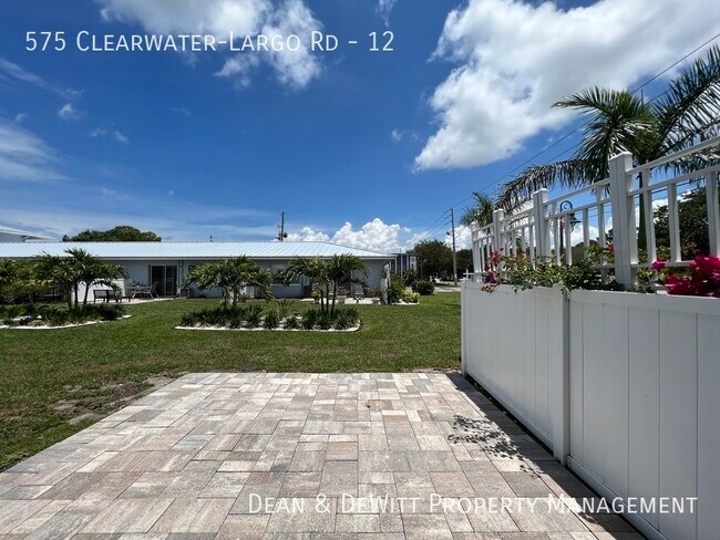 Building Photo - 575 Clearwater Largo Rd