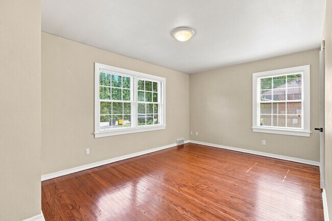 Building Photo - 912 Beechwood Rd