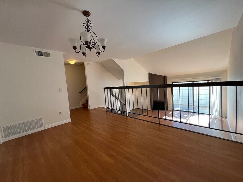 Building Photo - 598 W Huntington Dr