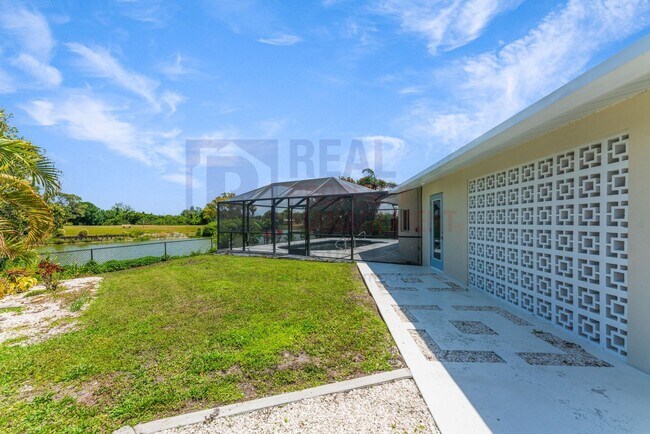 Building Photo - 411 Pine Tree Terrace