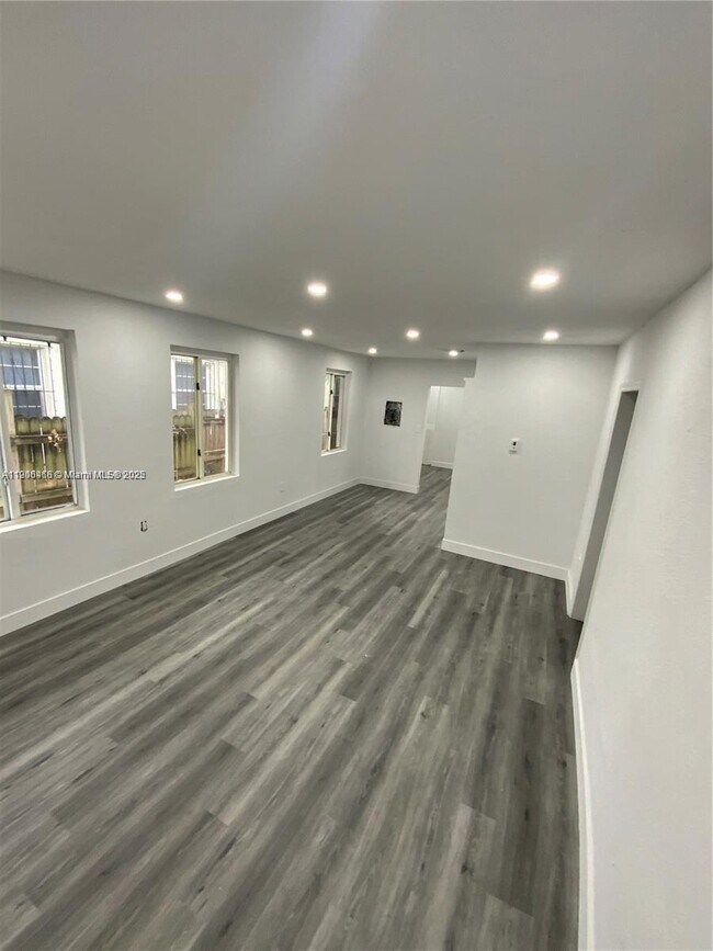 Building Photo - 8141 NW 5th Ct