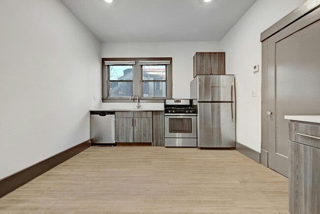 Building Photo - 3 Bed House - Heart of West Campus