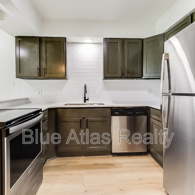 Building Photo - 408 Noble Ave