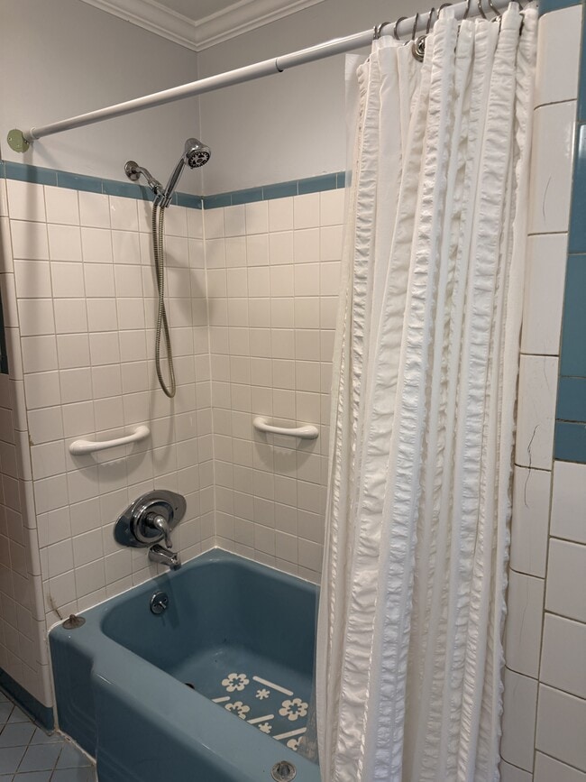 Building Photo - 307 Iroquois Dr