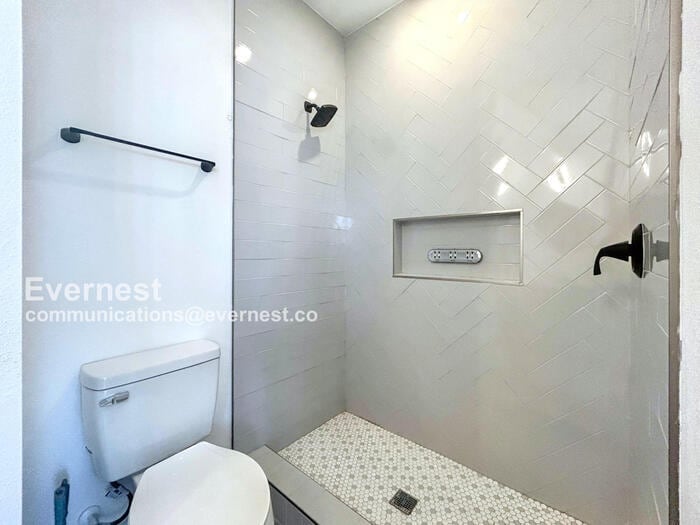 Building Photo - 1804 E Crockett St