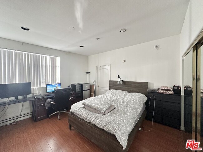 Building Photo - 1132 S Shenandoah St