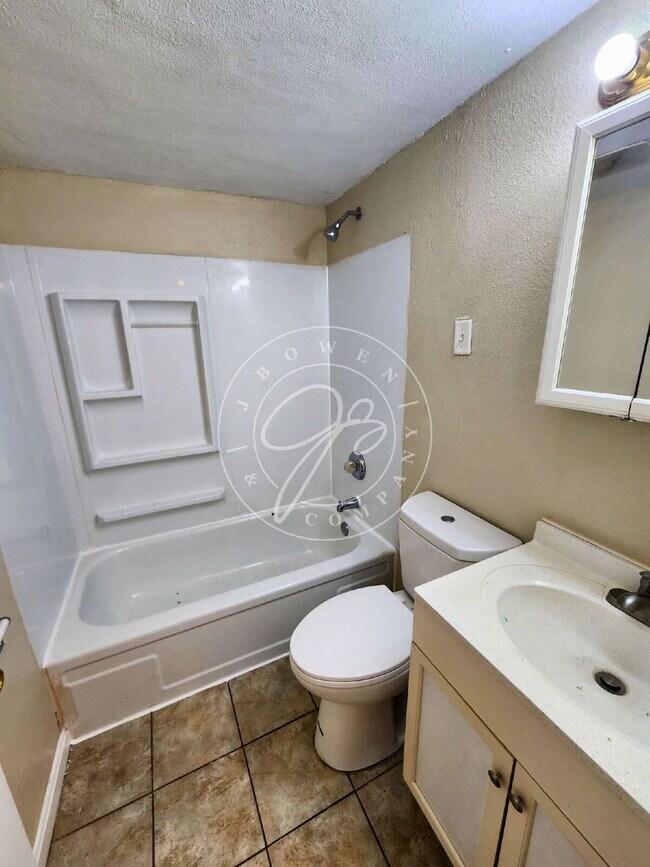 Building Photo - $0 deposit with qualifying application! Clean & Affordable 1-Bedroom – Move-In Ready – East Toledo