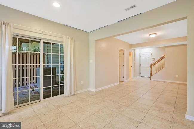 Building Photo - 5587 Governors Pond Cir