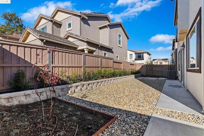 Building Photo - 3012 Vasquez Ct