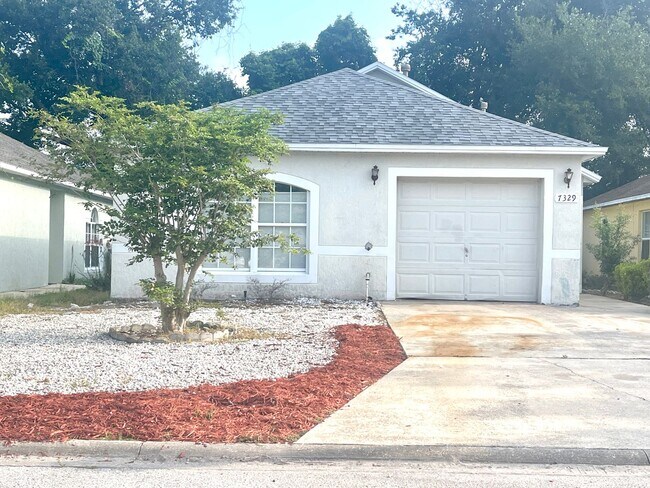 Building Photo - Charming 3-bed, 2-bath in Convenient Location