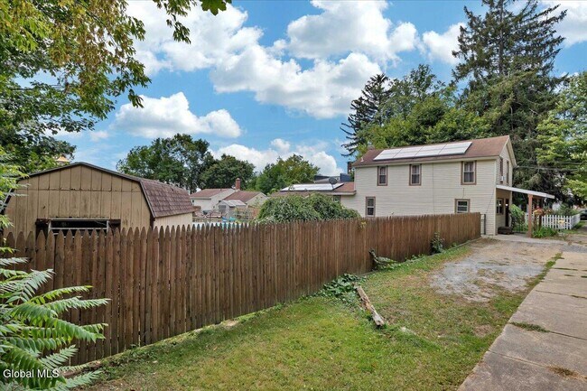Building Photo - 68 Marvin St