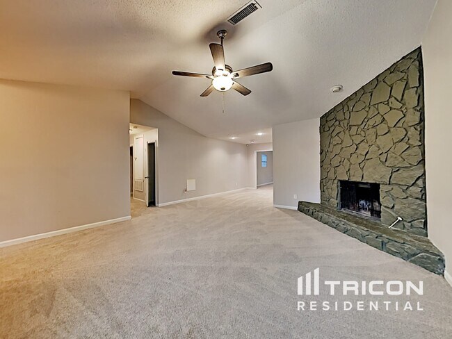 Building Photo - 1027 Chapman Cir