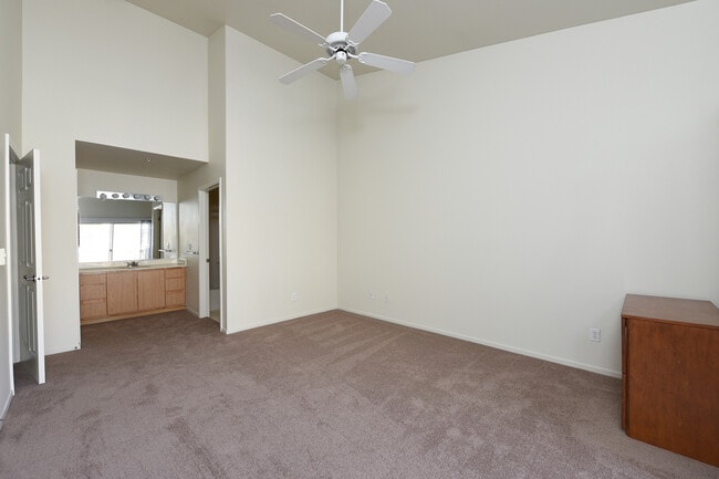 Building Photo - Beautiful 2BR/2BA Condo - Convenient Downtown San Jose Location!