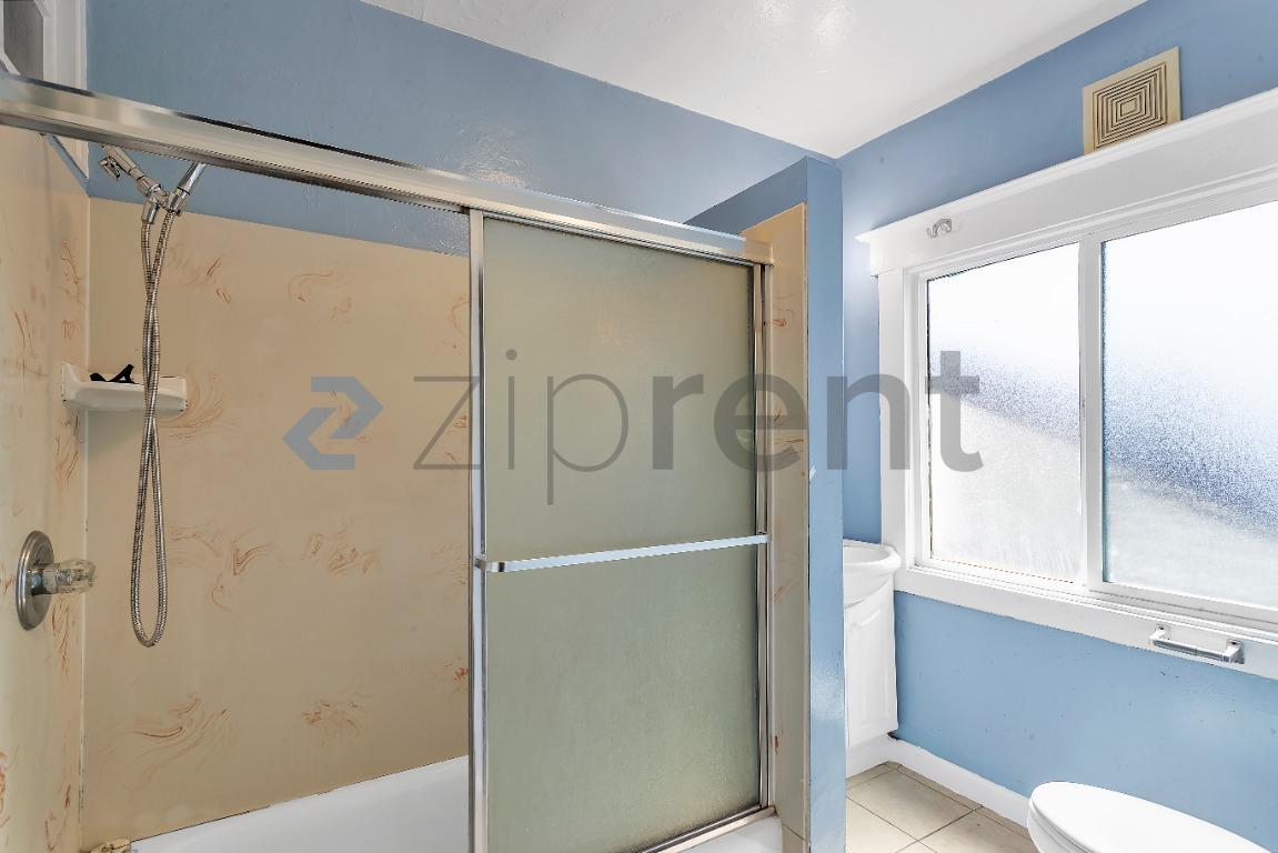 Building Photo - Unit 2