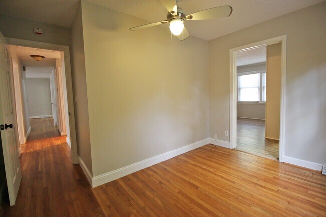 Building Photo - 2807 Holt Dr