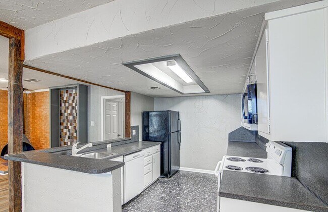 Building Photo - 1807 Briar Hill Dr