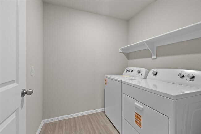 Building Photo - 552 Crestridge Dr N