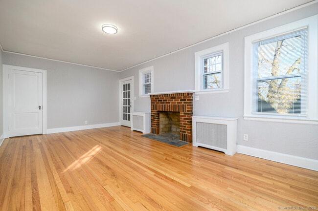 Building Photo - 58 Mayflower Ave