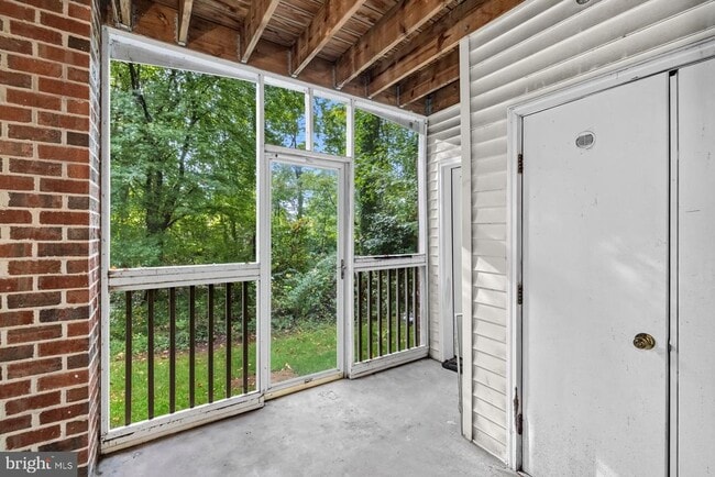 Building Photo - 6610 Lake Park Dr
