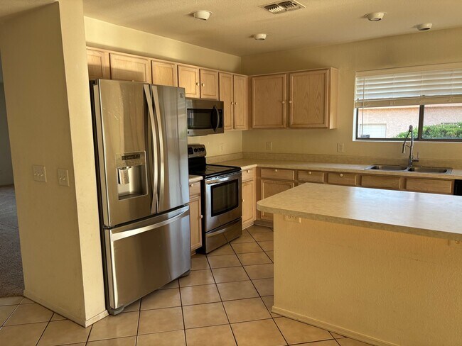 Building Photo - 2176 S Thunder Tanner Dr