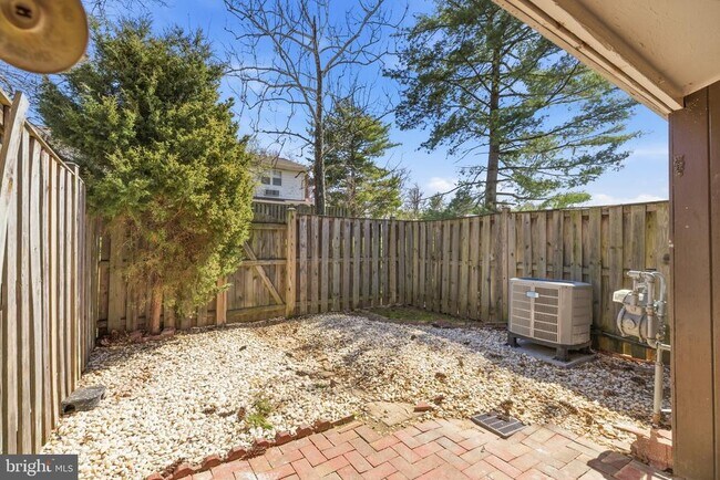 Building Photo - 102 N Duke Dr