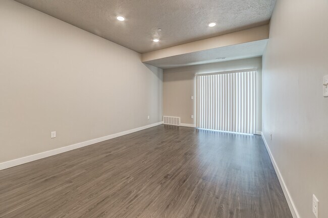 Building Photo - 624 E 300 N