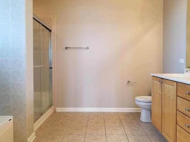 Building Photo - 5036 W Pensacola Ave