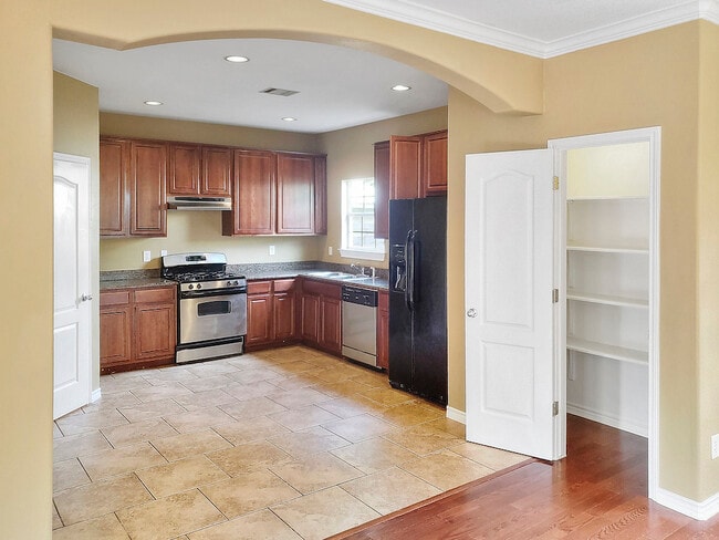 Building Photo - 1710 Ulit Ave