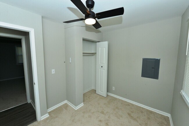 Building Photo - Renovated Ranch!