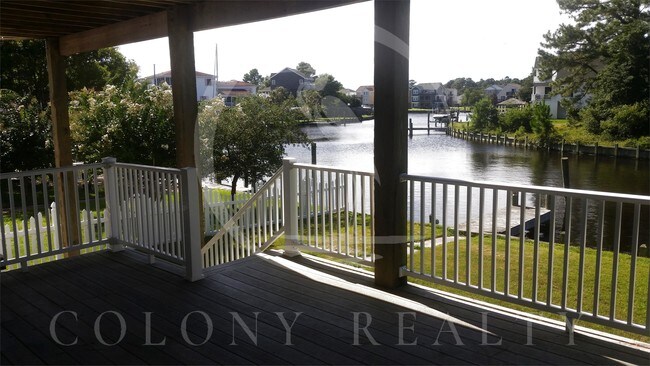 Building Photo - 466 Harbour View Dr