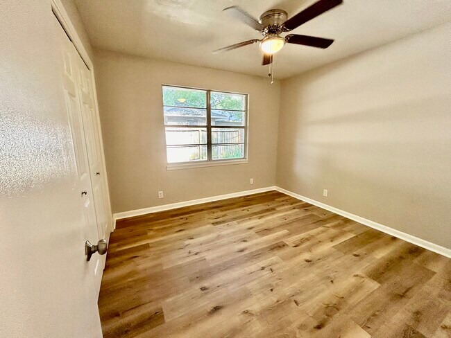 Building Photo - 202 Carter Dr