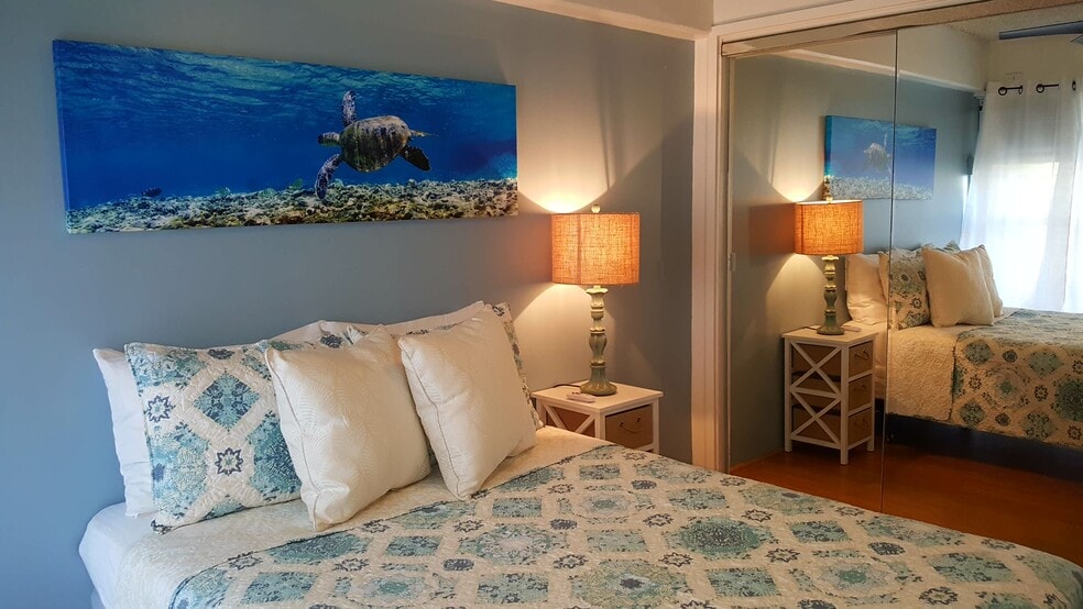 Bedroom w/mirrored closet - 1690 Ala Moana Blvd